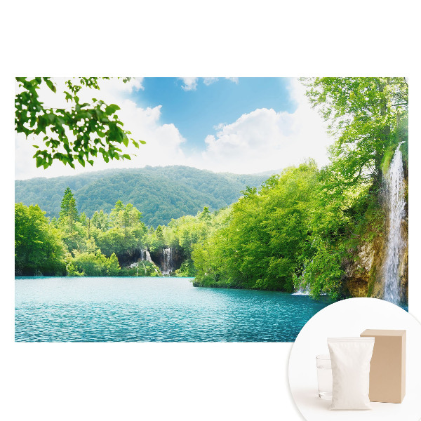 Fototapeta s potlačou na netkanej textílii Vodopád medzi zelenými horami