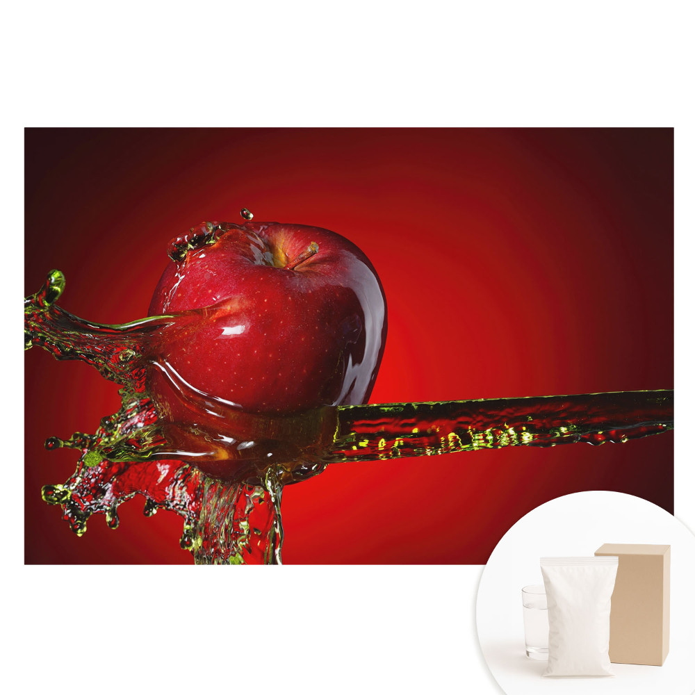 Fotografická tapeta na netkanej textílii Dynamické červené jablko v rozstreku tekutiny