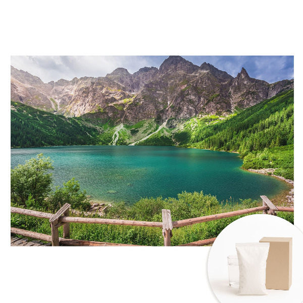 Netkaná fotografická tapeta Horské jazero obklopené zeleňou