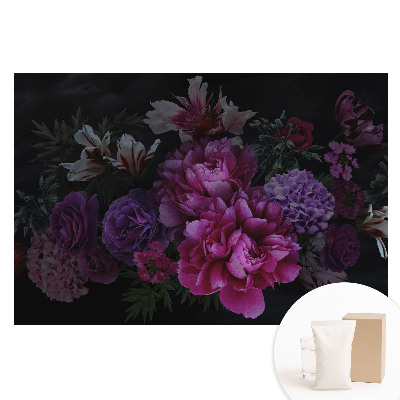 Netkaná tapeta s motívom romantických kvetov na tmavom pozadí