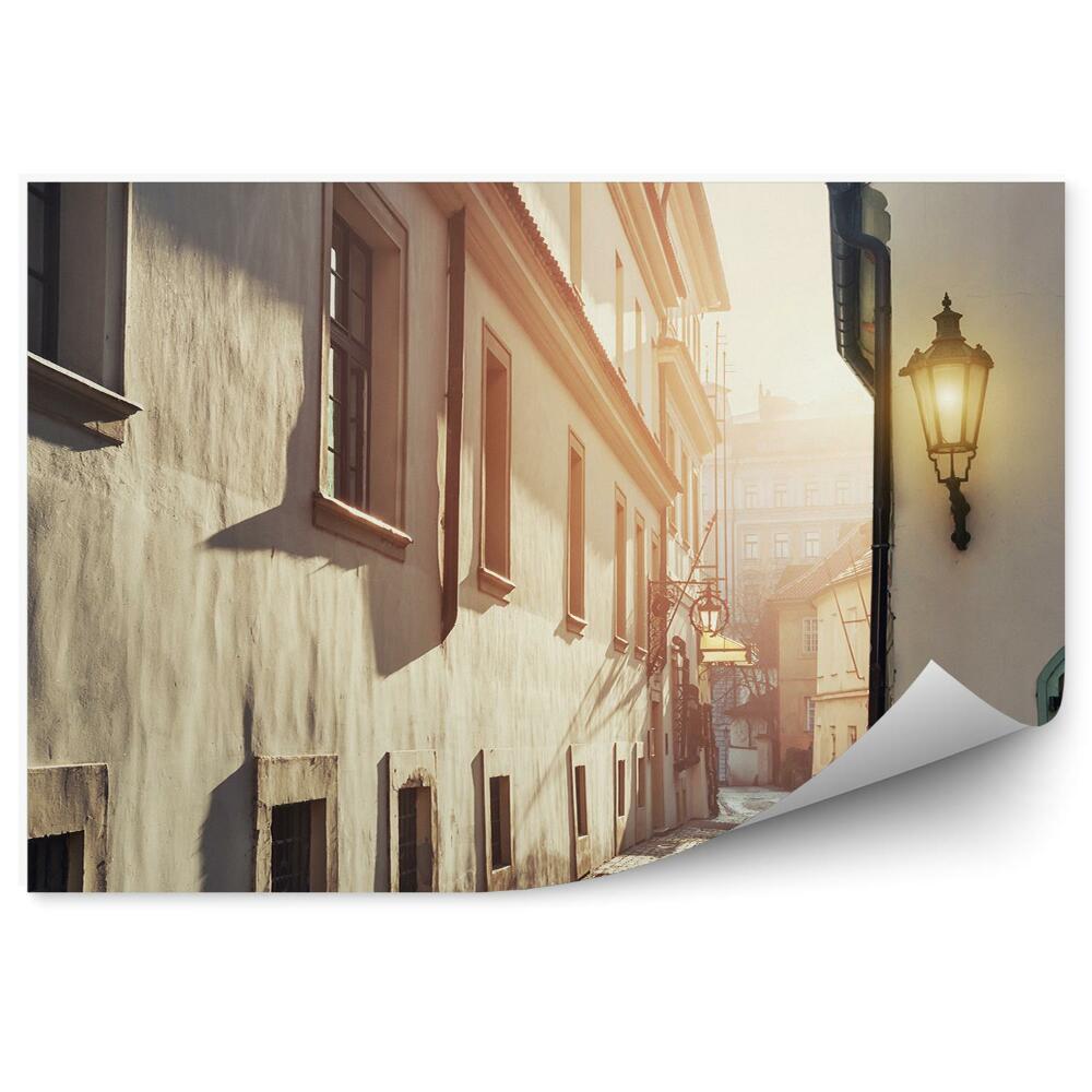 Fototapeta Zgodnje jutranje sonce med stavbami