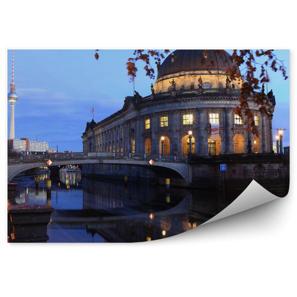 Fototapeta Televízna veža budovy pohľad na cestu autá Berlín obloha mraky Nemecko