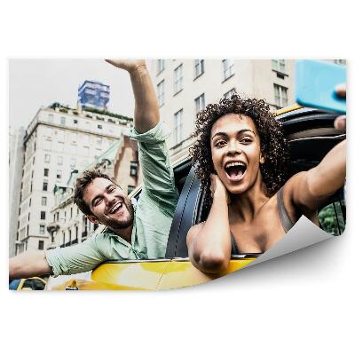 Fototapeta na stenu Usmievajúci sa ľudia v žltom taxíku