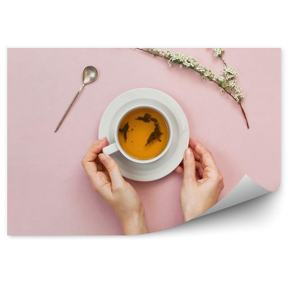 Fototapeta na stenu Ženské ruky biela šálka ružové pozadie vetva kvety