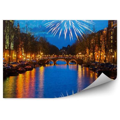 Fototapeta Hiše in mostovi nad kanalom svetlobni ognjemet