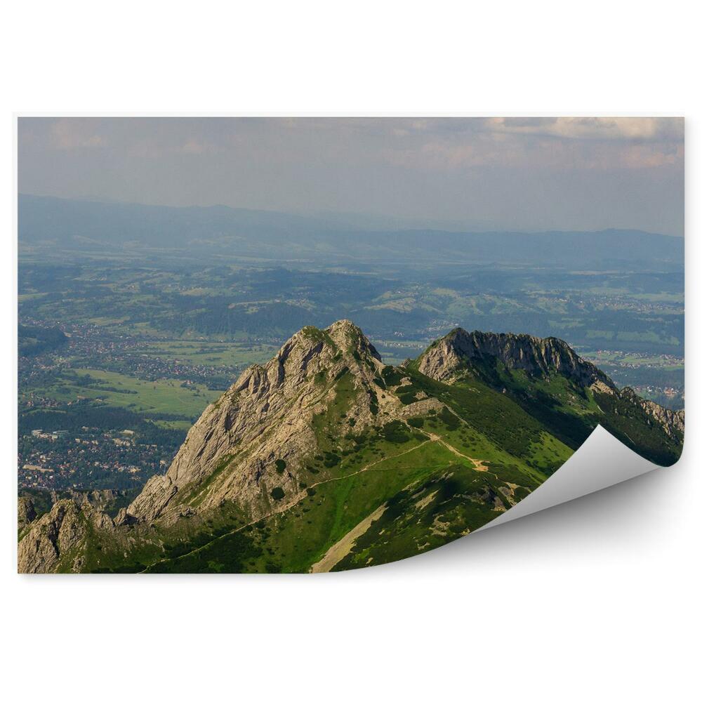 Fototapeta Giewont ihličnaté stromy obloha mraky tatra domy