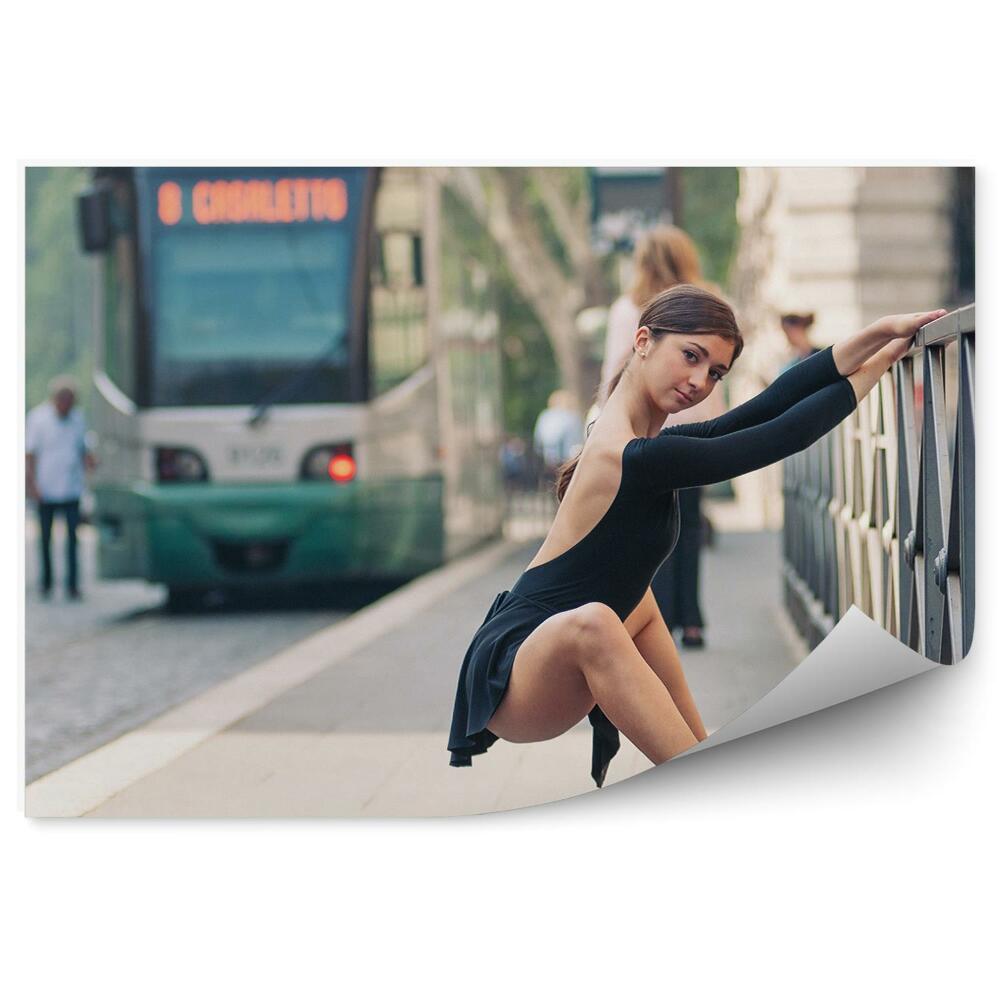 Fototapeta Mladá Baletka V Centre Mesta Tancuje Vonku
