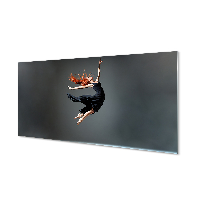 Sklenený obraz Červenovlasá žena v čiernych šatách