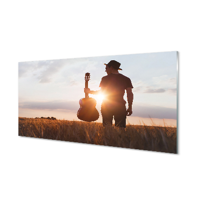 Skleneny obraz Muž na lúke s gitarou