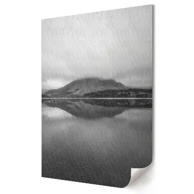 Plagát do obývačky Ticho horského jazera v monochromatickom režime