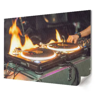 Plagát Horiace DJ taniere na pódiu