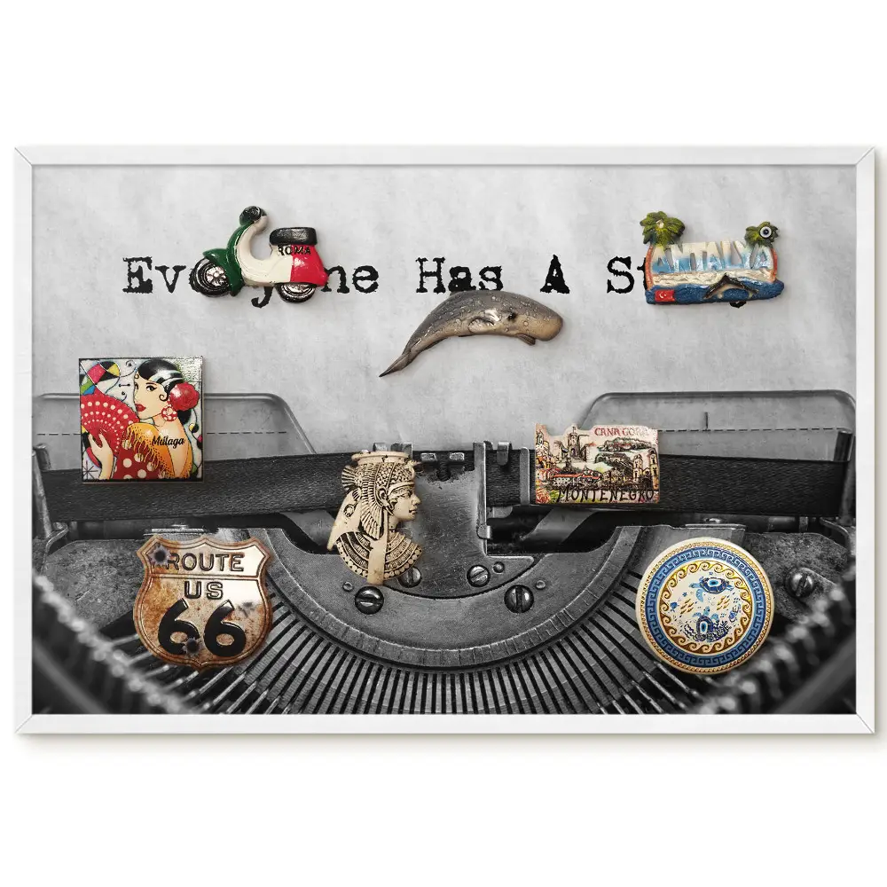 Magnetická tabuľa v bielom ráme s motívom retro písacieho stroja