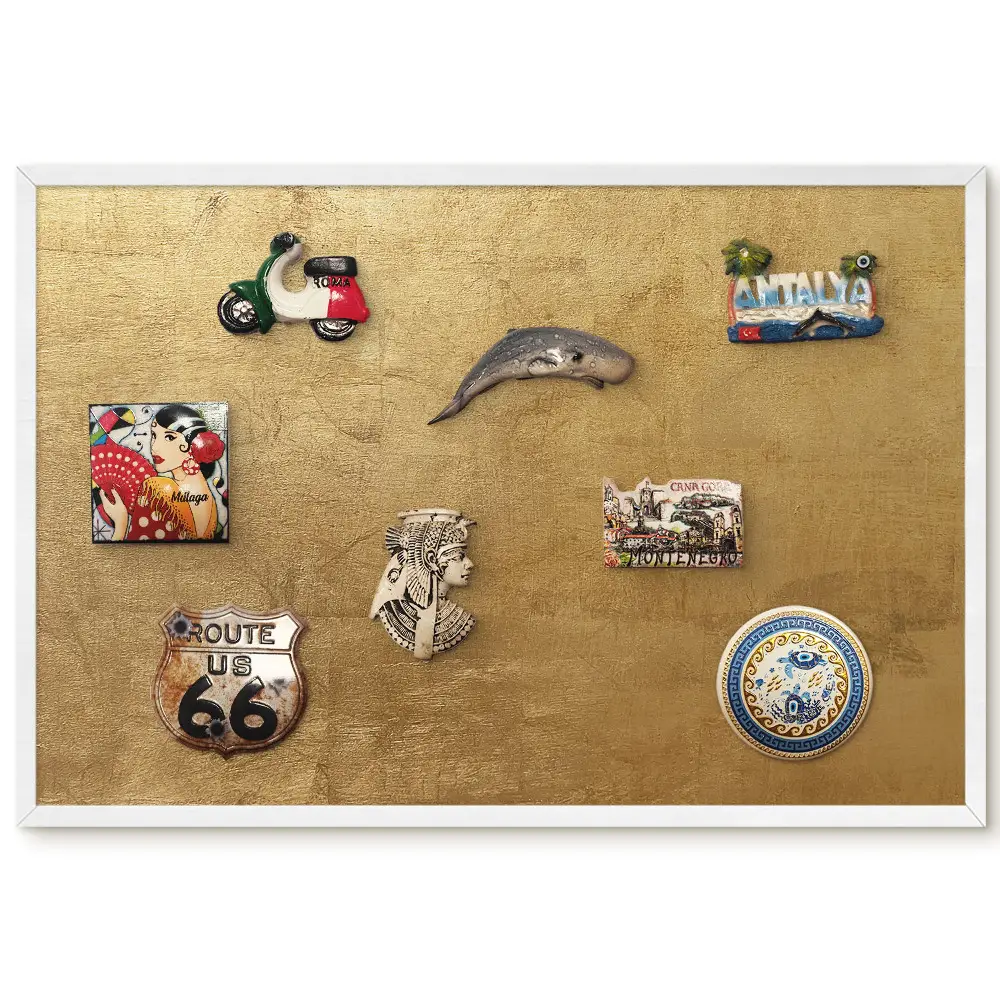 Magnetická tabuľa v bielom ráme – teplá textúra v žltom odtieni