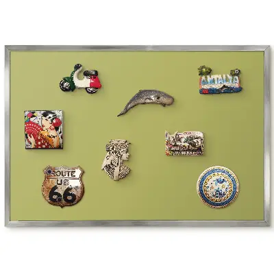 Magnetická tabuľa na zavesenie s minimalistickým zeleným vintage pozadím