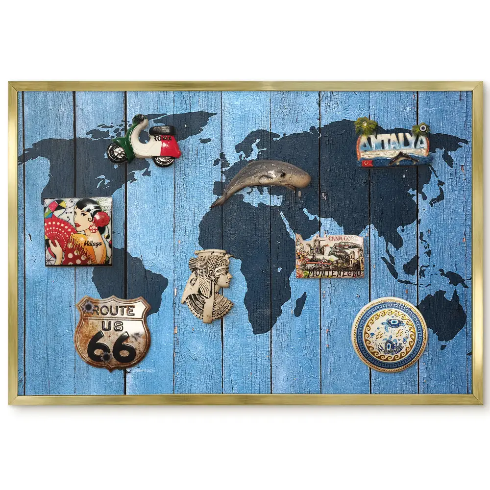 Nástenná magnetická tabuľa Mapa sveta v zlatom ráme na drevenom pozadí