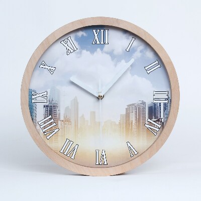 Drevené hodiny na stenu Mestská panoráma s rímskymi číslicami.