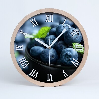 Drevené hodiny na stenu Čerstvé čučoriedky s lístkami mäty.